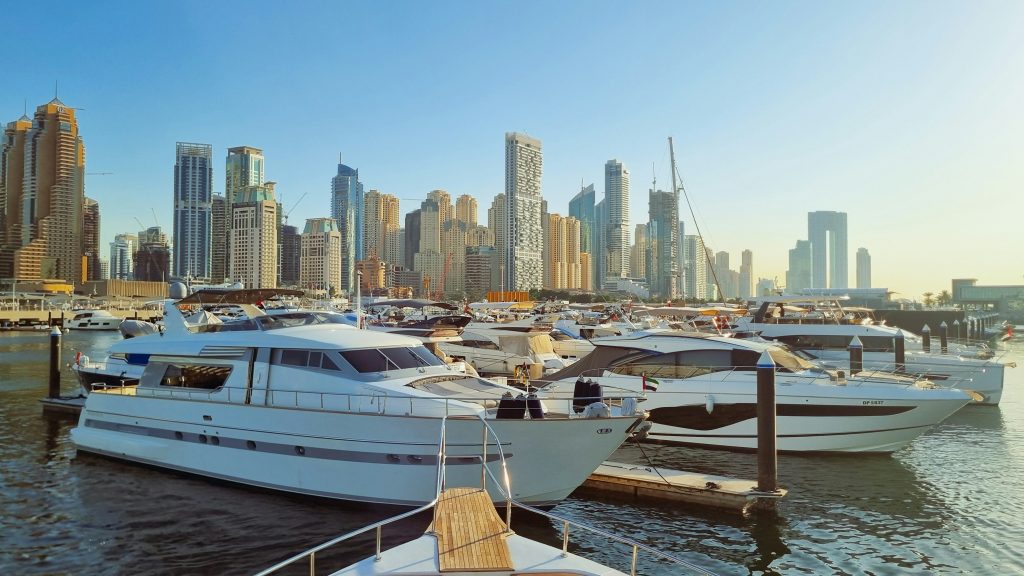 A Smart Traveler’s Guide to Understanding Yacht Rental Dubai Prices